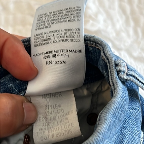MOTHER High Waisted Looker Ankle Chew Jeans in Push the Envelope inseam 29”. - Picture 17 of 17